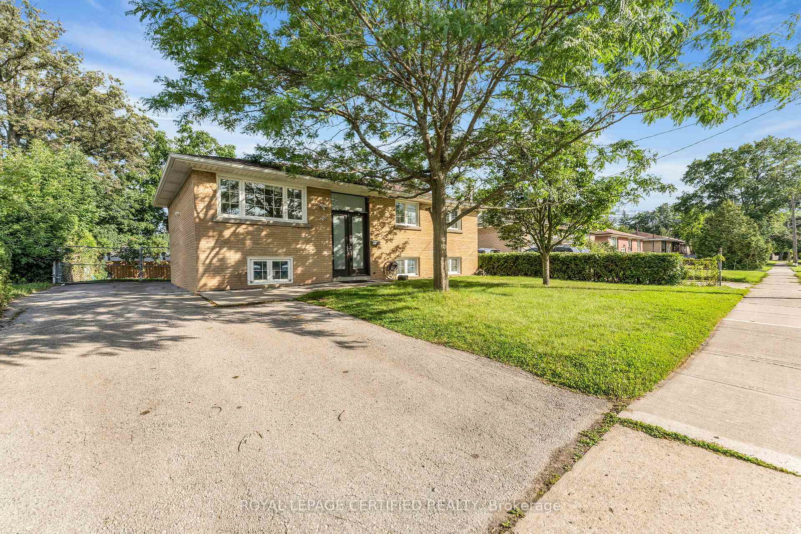 586-pinegrove-road-oakville-ontario-w13843800
