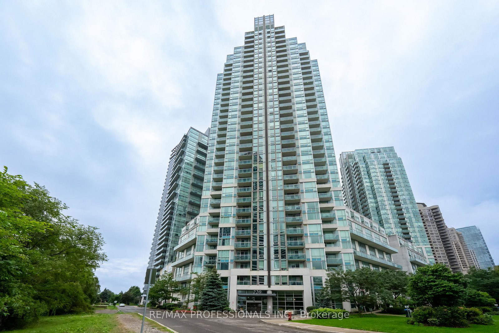 220-burnhamthorpe-road-w-mississauga-ontario-w13844514