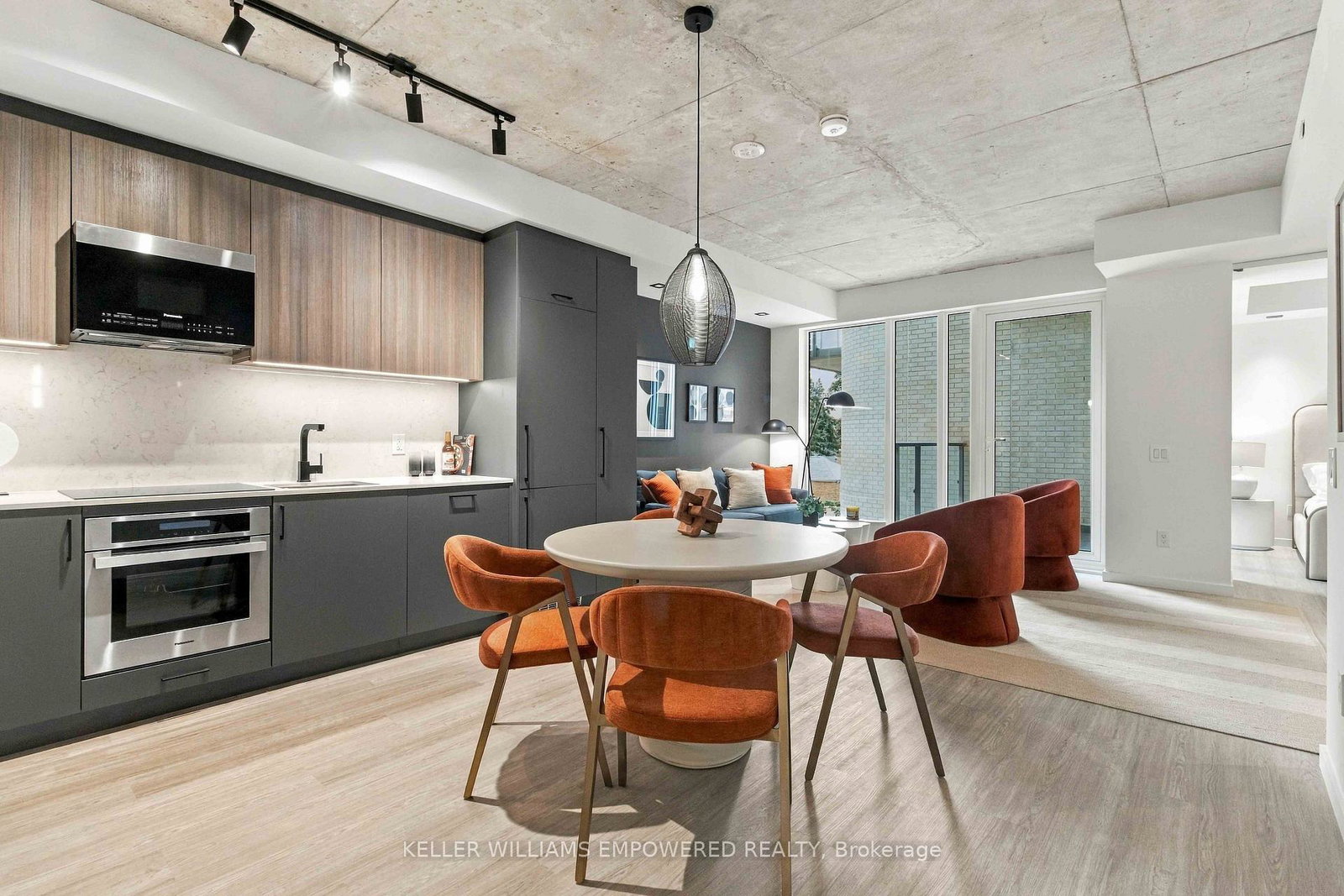689-the-queensway-street-toronto-etobicoke-ontario-w13845294