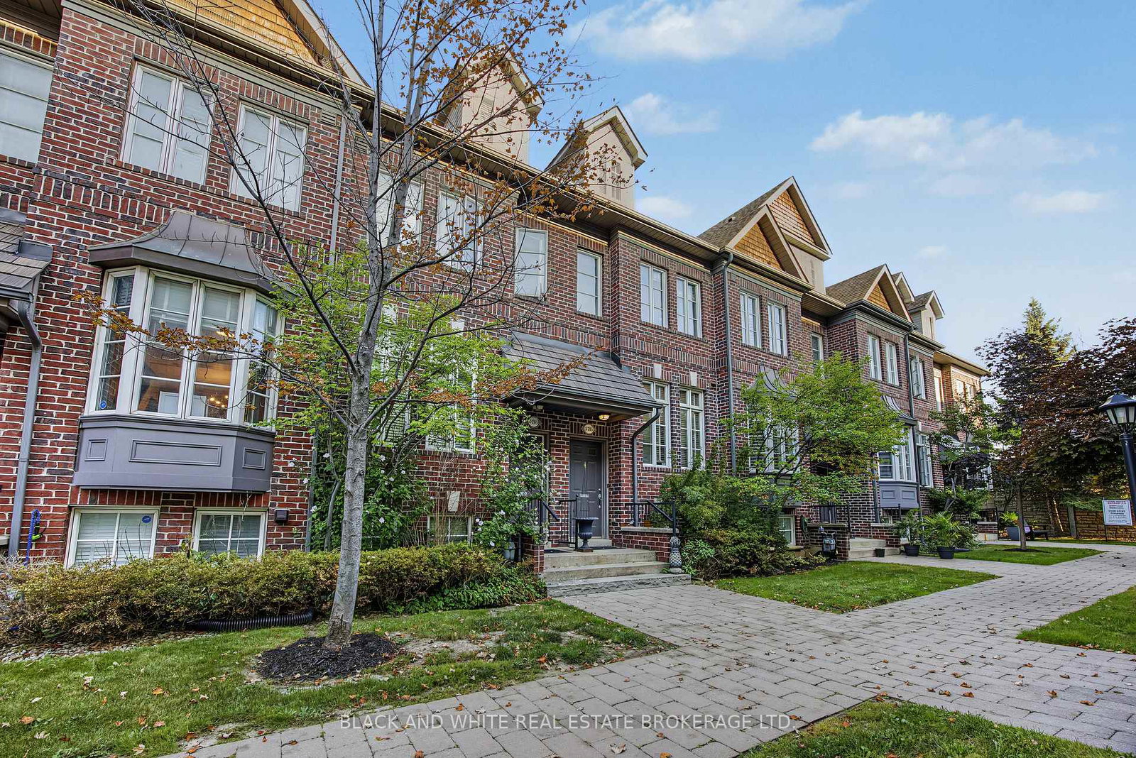 26van-dusen-boulevard-toronto-etobicoke-ontario-w13845368