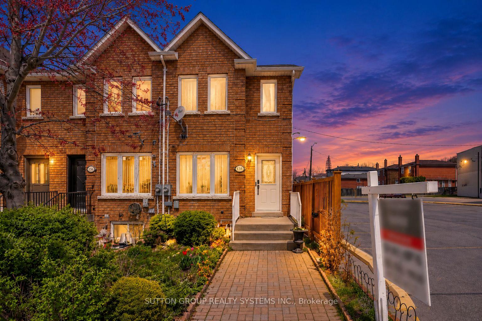 2138-eglinton-avenue-w-toronto-north-york-ontario-w13849230