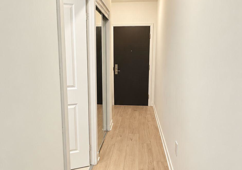8-nahani-way-mississauga-ontario-w13850280