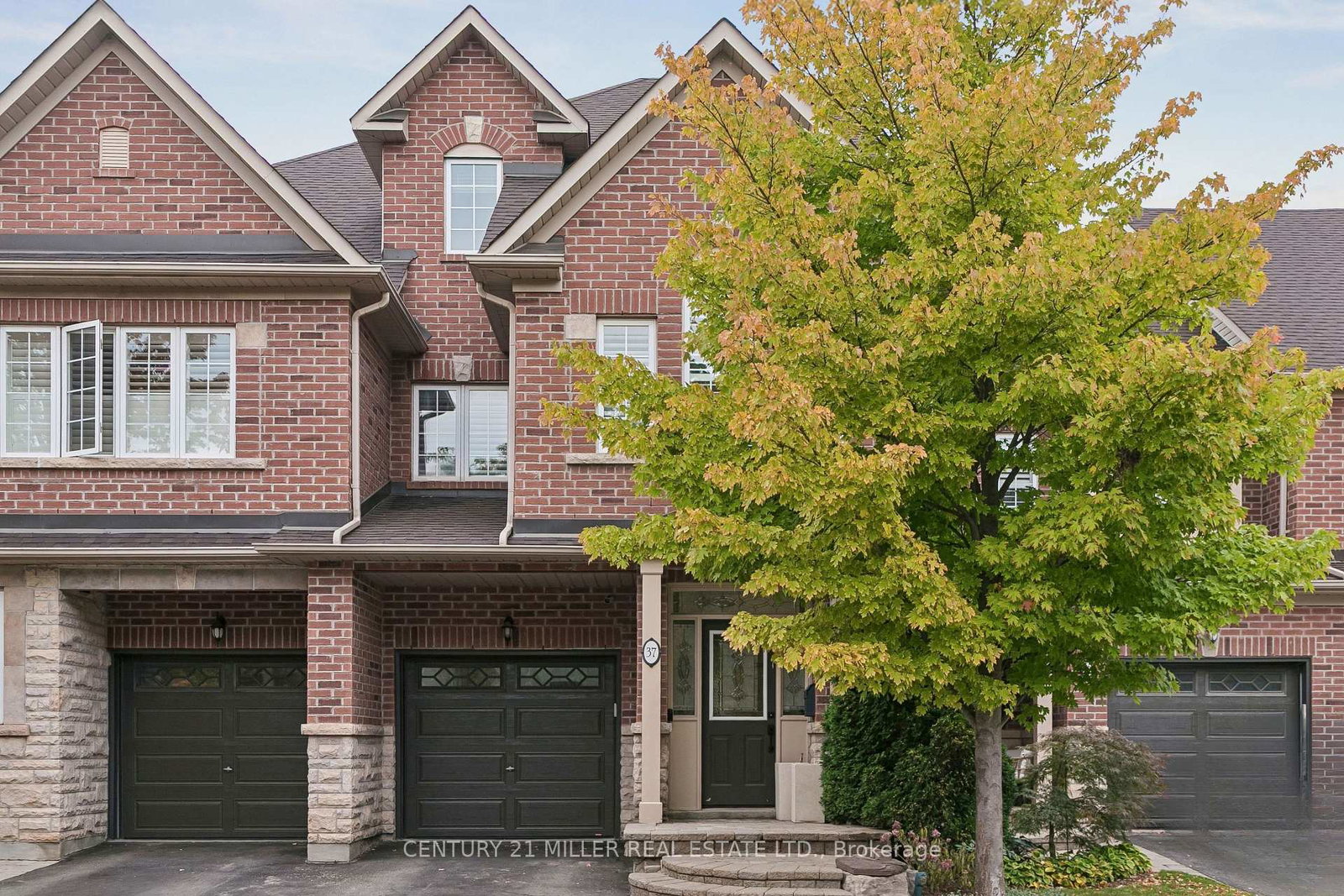 300-ravineview-way-oakville-ontario-w13852396