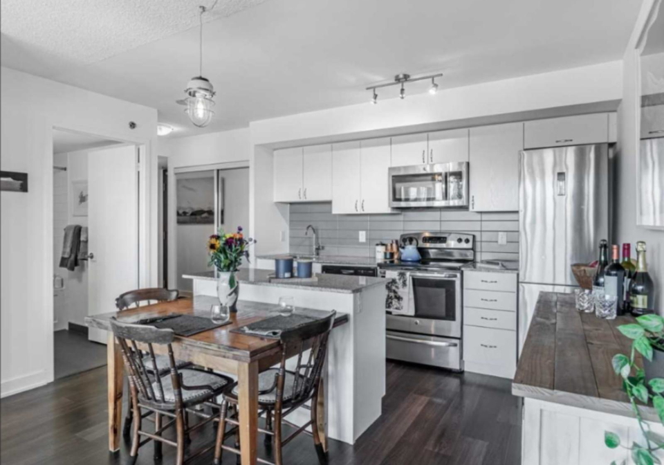 11-superior-avenue-toronto-etobicoke-ontario-w13852752