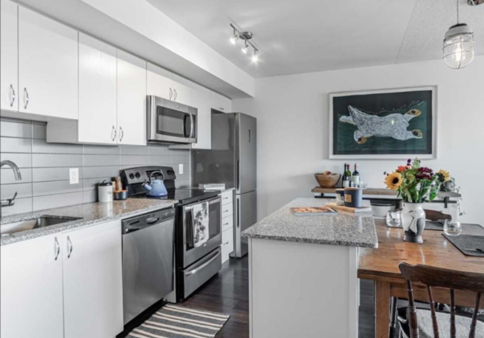 11-superior-avenue-toronto-etobicoke-ontario-w13852752