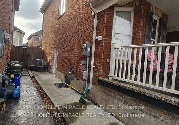 718-speyer-circle-milton-ontario-w13852810