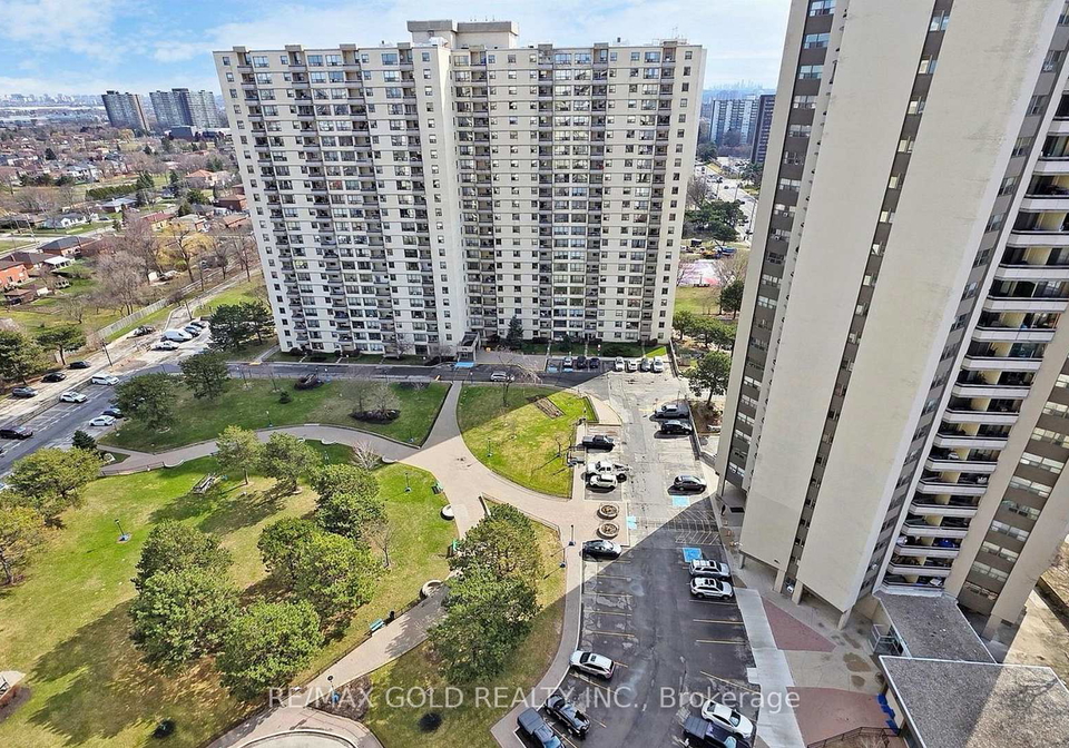 390-dixon-road-toronto-etobicoke-ontario-w13853998
