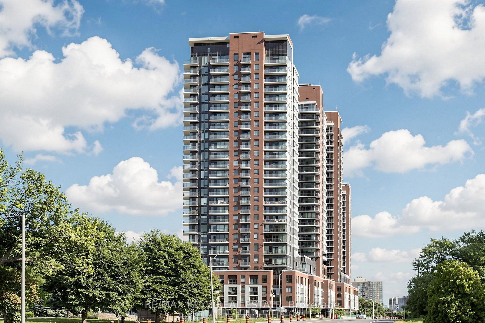 4010-eglinton-avenue-w-toronto-etobicoke-ontario-w13854656