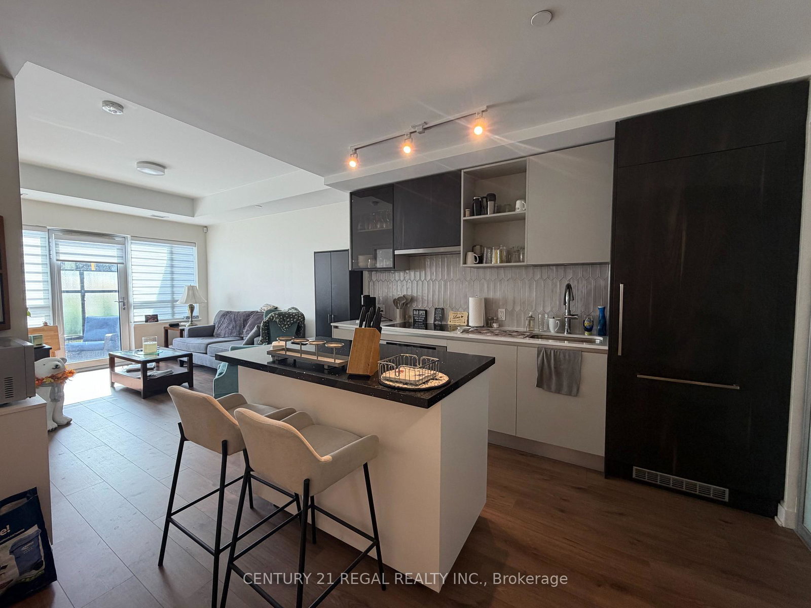 395-dundas-street-w-oakville-ontario-w13855114