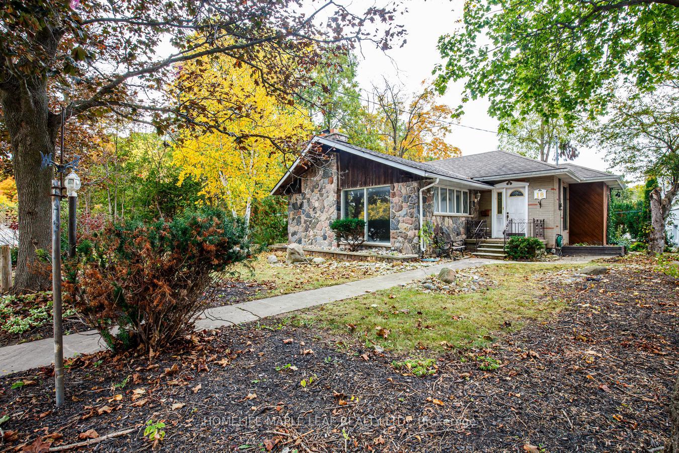 18-adamson-street-s-halton-hills-ontario-w13855888