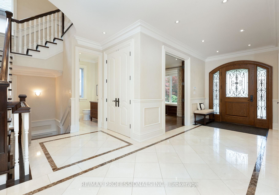 18-hillcroft-drive-toronto-etobicoke-ontario-w13856084