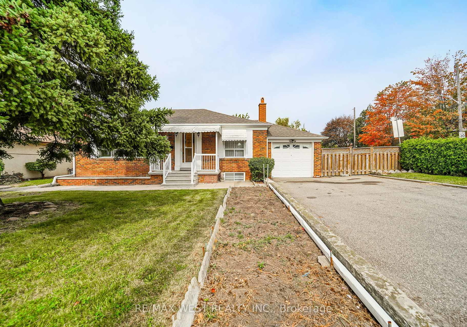428-maple-leaf-drive-toronto-north-york-ontario-w13856366