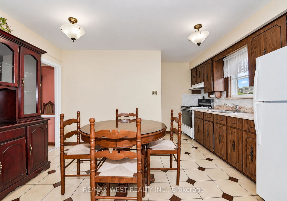 428-maple-leaf-drive-toronto-north-york-ontario-w13856366