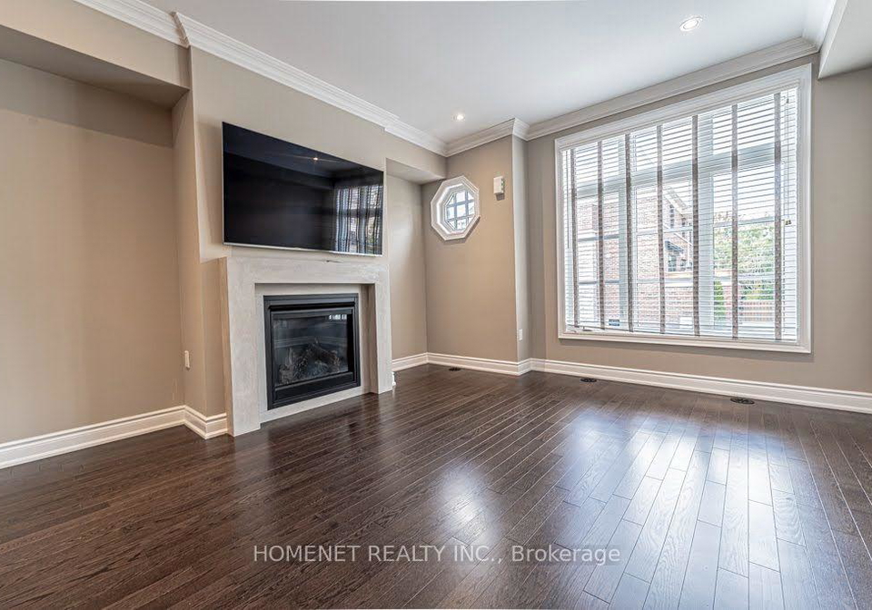 2058-queensborough-gate-mississauga-ontario-w13857334