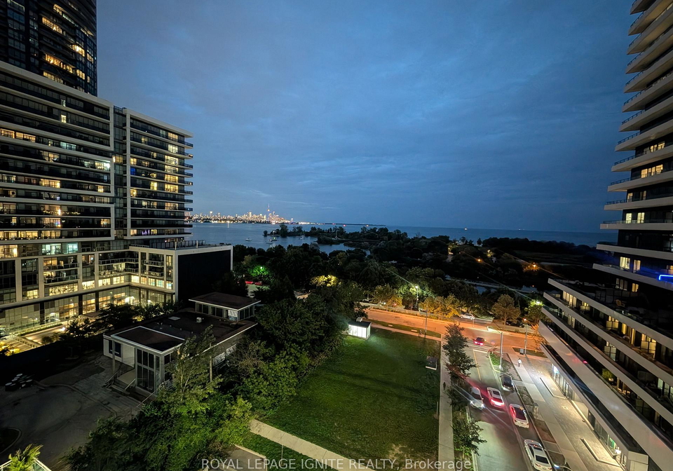33-shore-breeze-drive-toronto-etobicoke-ontario-w13857740