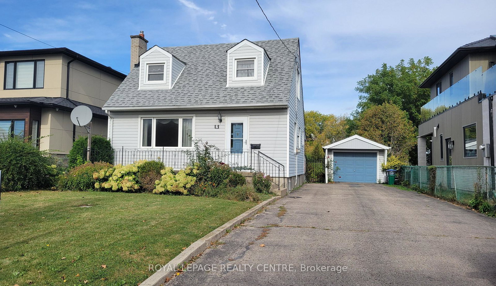 7-earl-street-mississauga-ontario-w13858262