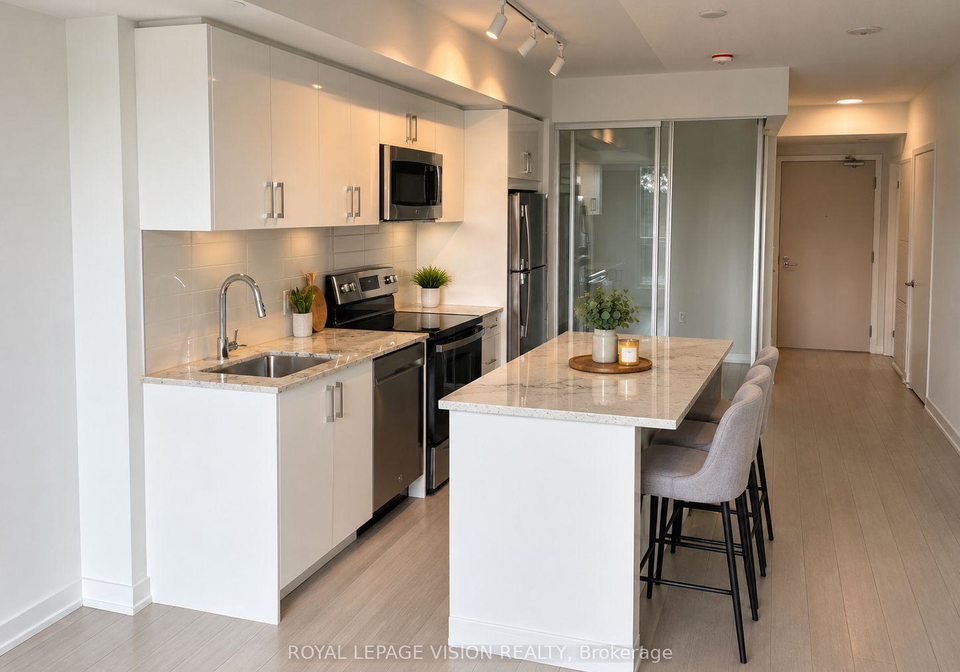 4010-eglinton-avenue-w-toronto-etobicoke-ontario-w13858562