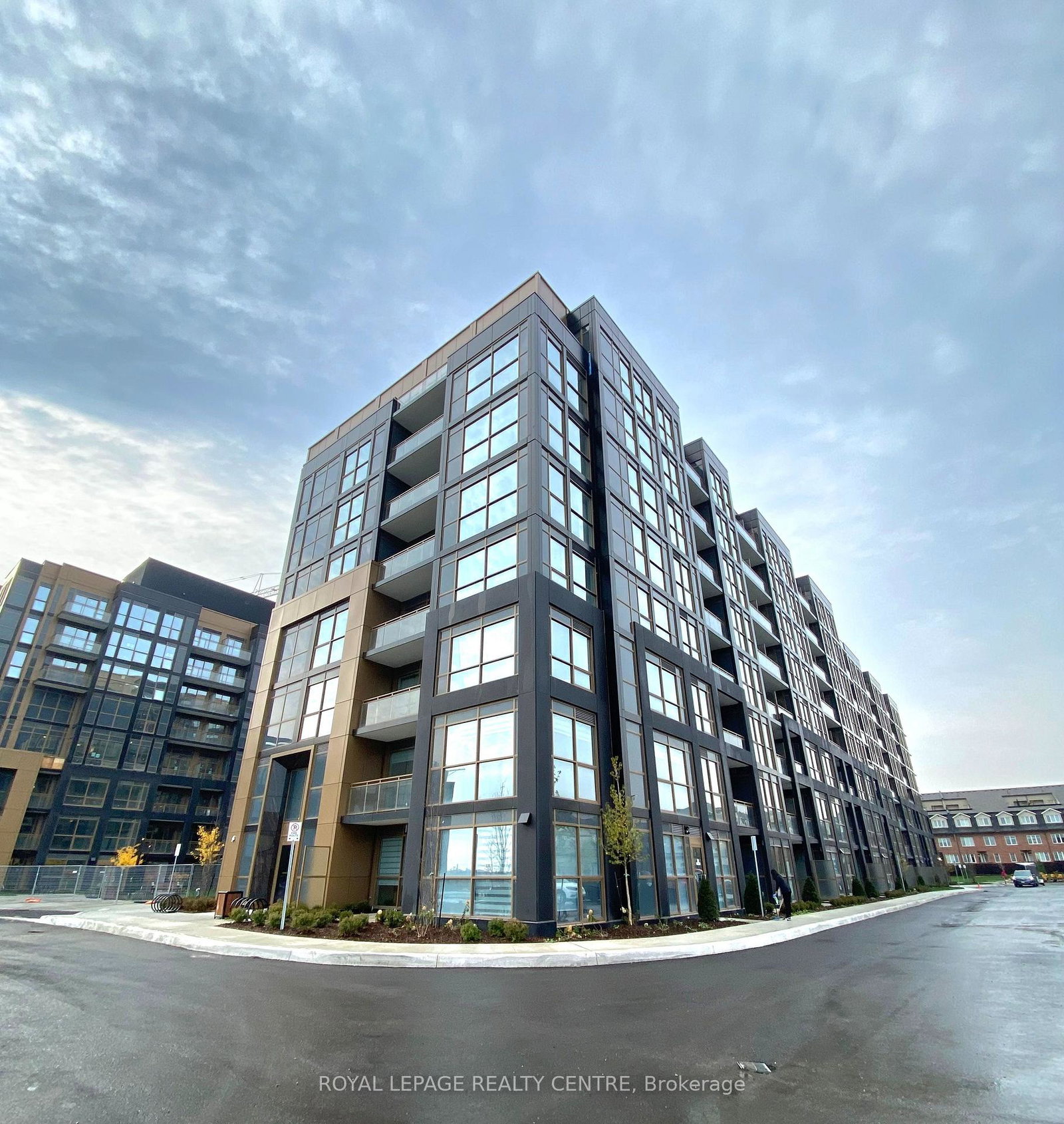 2343-khalsa-gate-oakville-ontario-w13858930