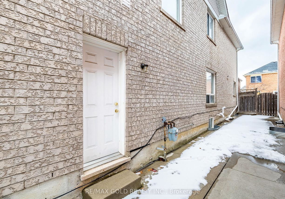 42-zimmer-street-brampton-ontario-w13859094