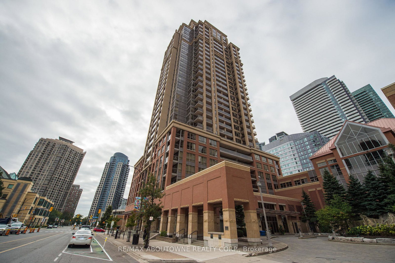 4080-living-arts-drive-mississauga-ontario-w13859132