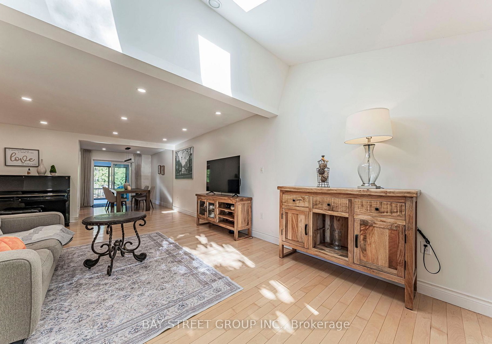 1111-kent-avenue-oakville-ontario-w13859588