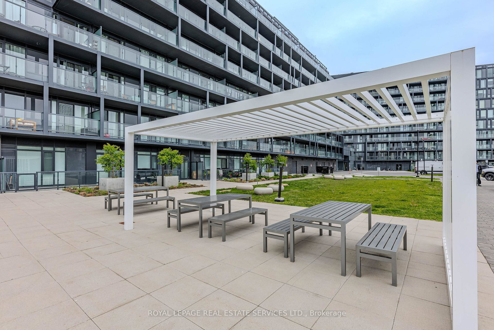 3210-dakota-common-burlington-ontario-w13859612