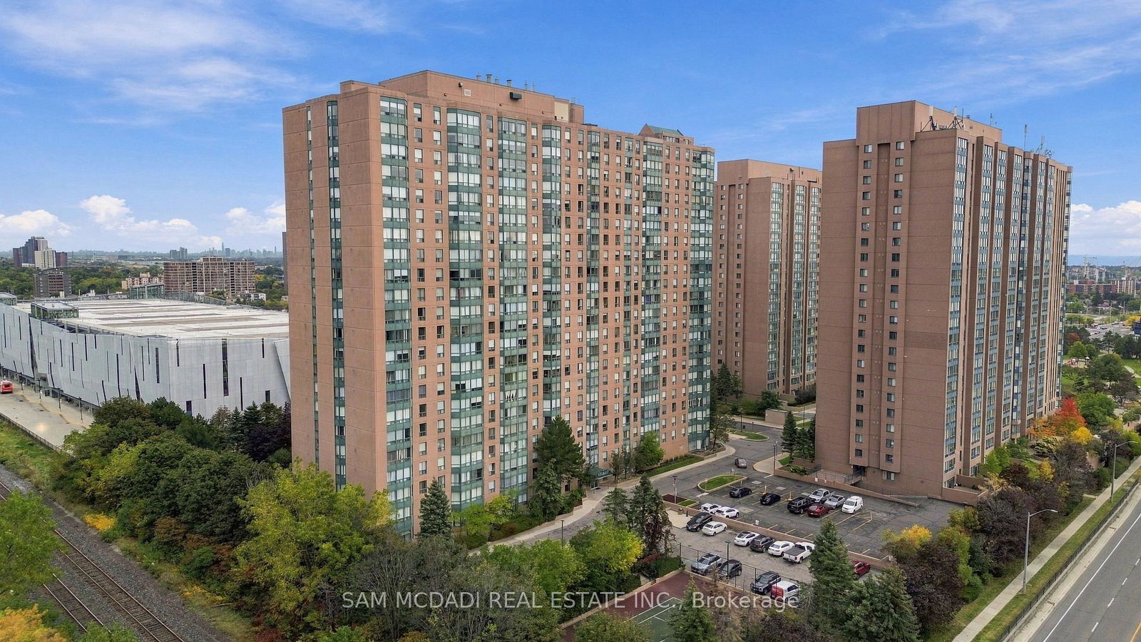 135-hillcrest-avenue-mississauga-ontario-w13859902