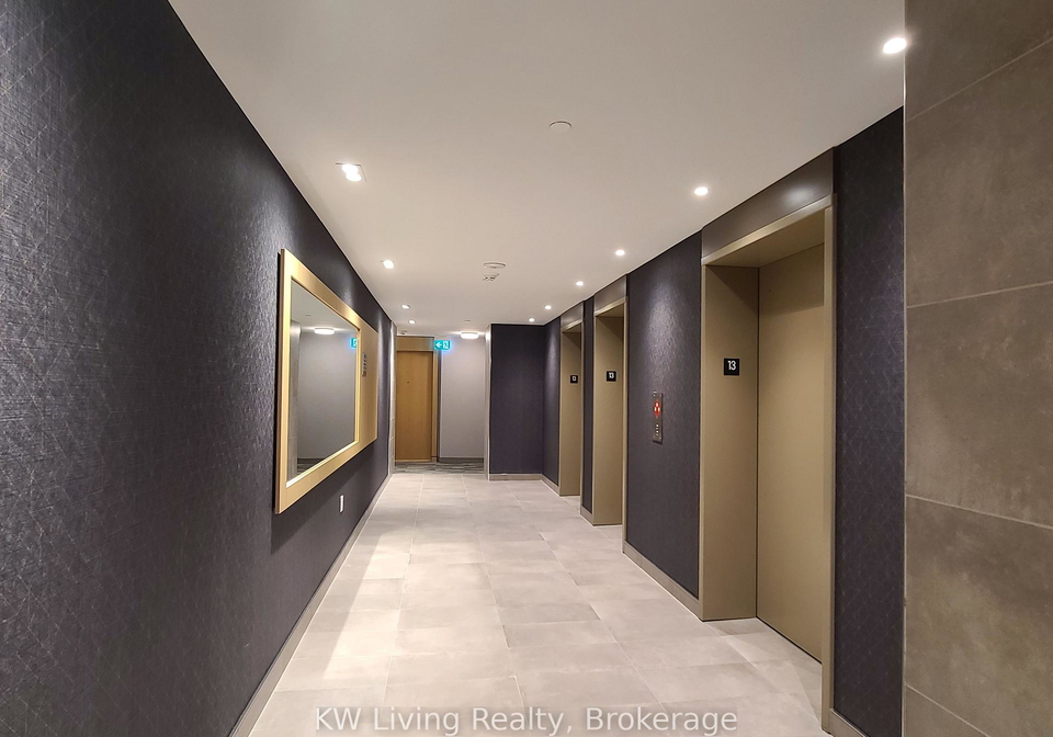 202-burnhamthorpe-road-e-mississauga-ontario-w13859940