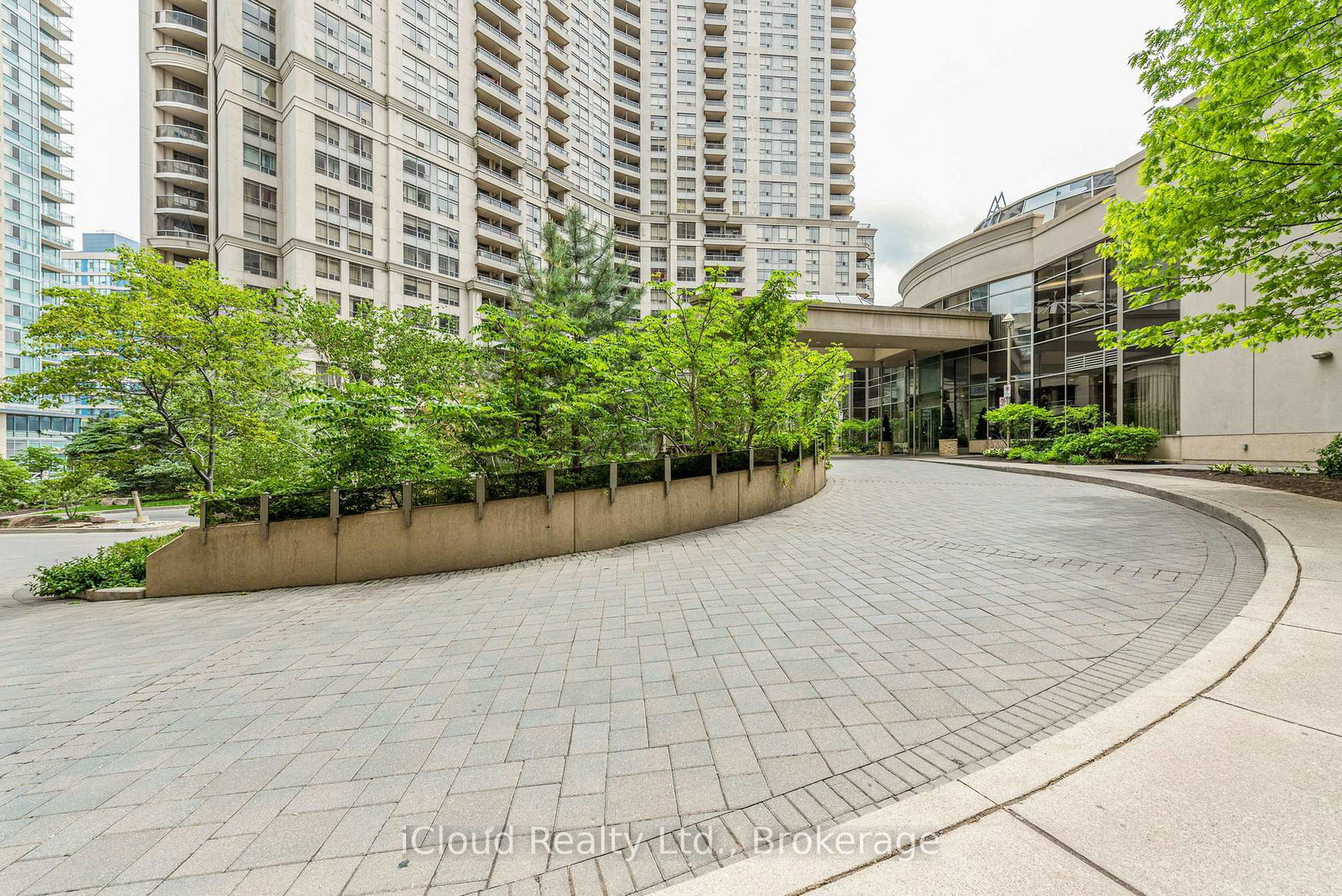 3888-duke-of-york-boulevard-mississauga-ontario-w13860010