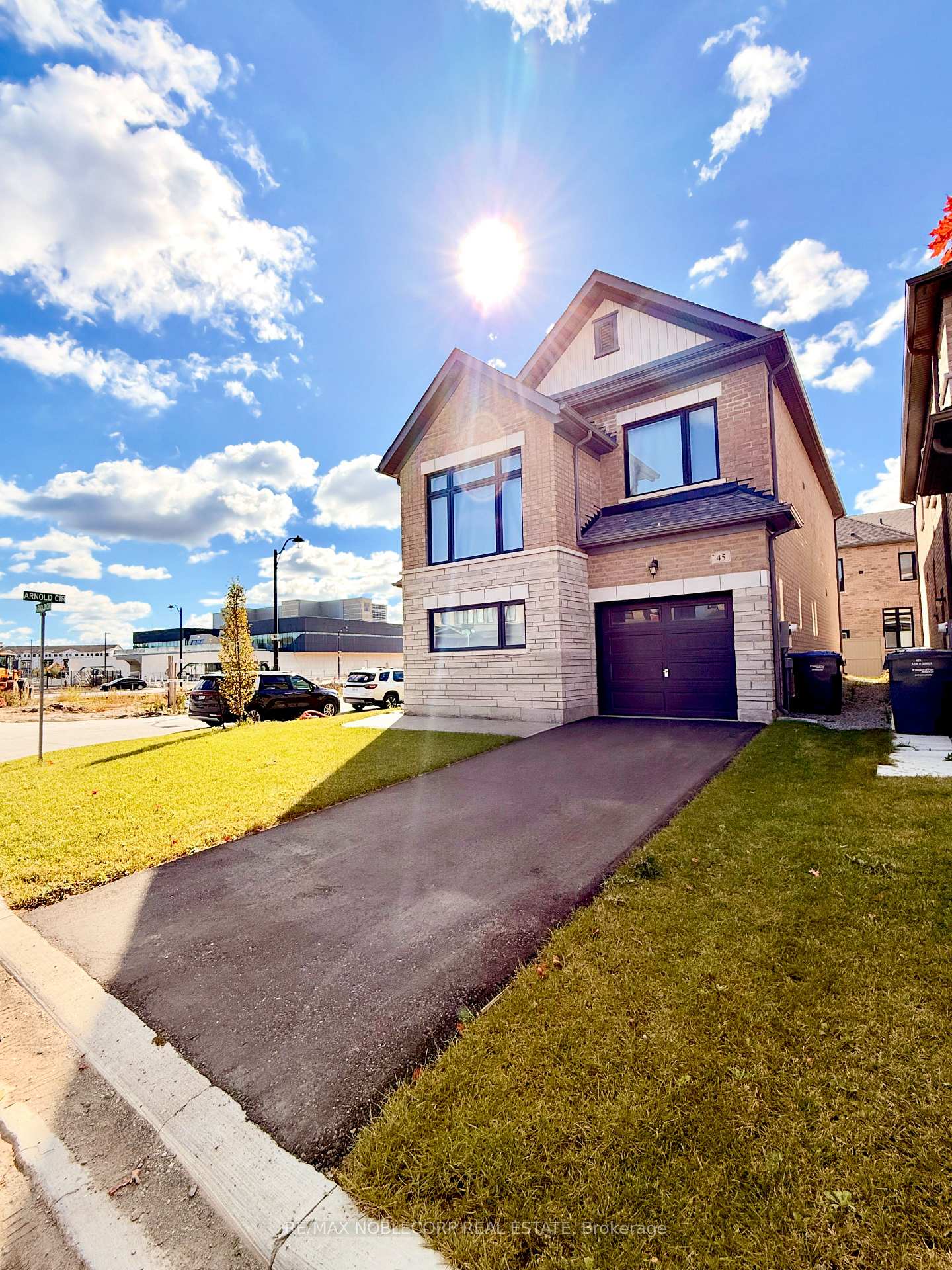 45-arnold-circle-brampton-ontario-w13860554