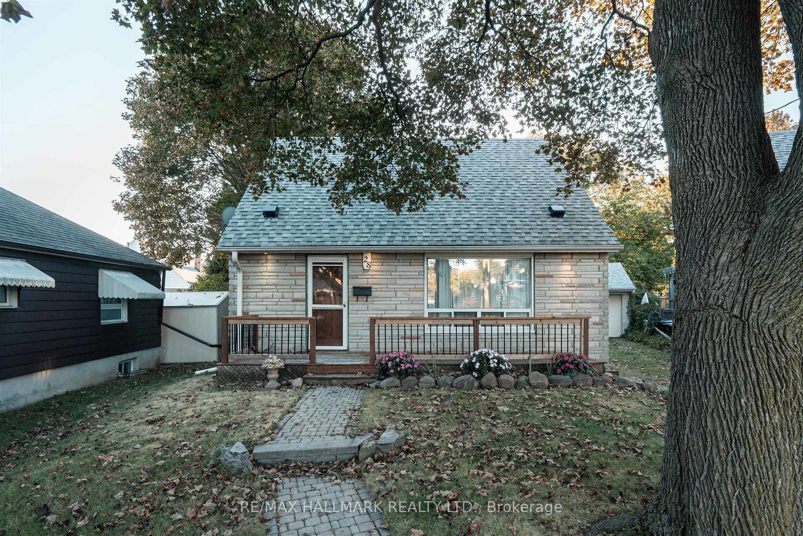 28-finsbury-crescent-toronto-etobicoke-ontario-w13863562