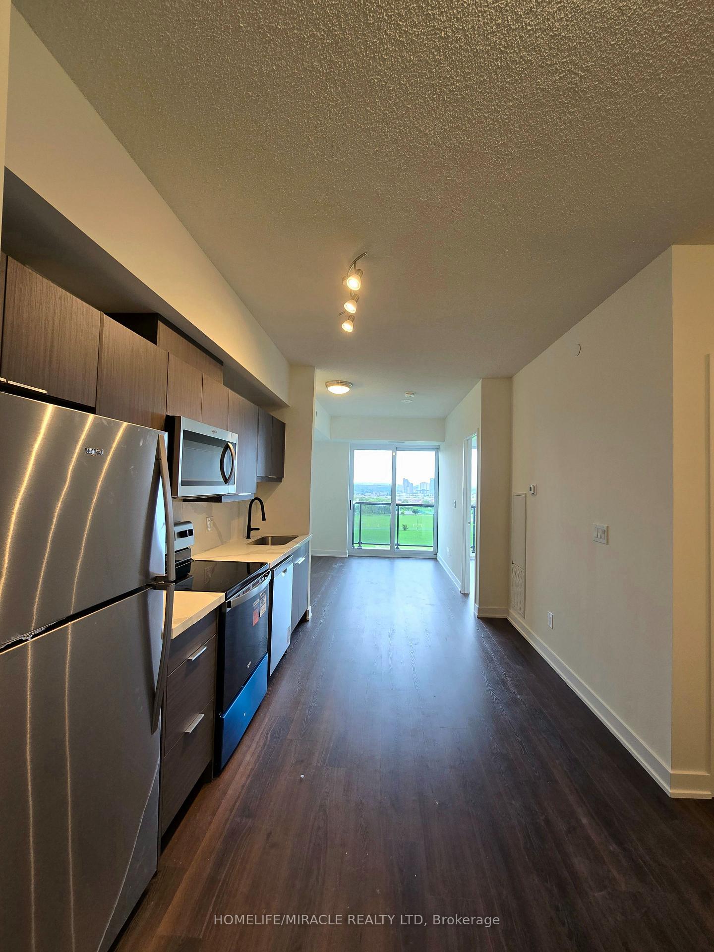 2825-jane-street-toronto-york-ontario-w13863788