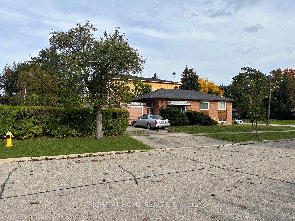 19-upminster-crescent-toronto-etobicoke-ontario-w13865014