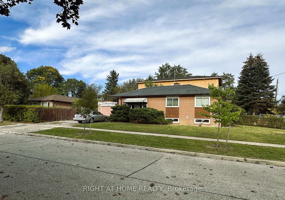 19-upminster-crescent-toronto-etobicoke-ontario-w13865014
