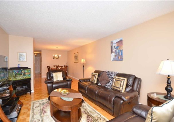 2400-whaley-drive-mississauga-ontario-w3341048