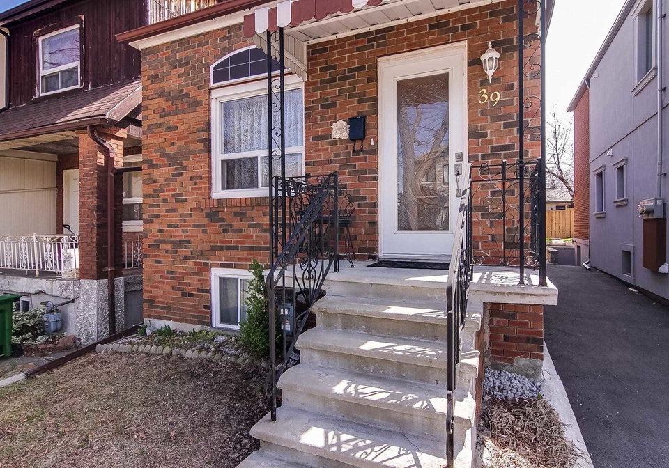 39-goodwood-avenue-toronto-ontario-w4430995