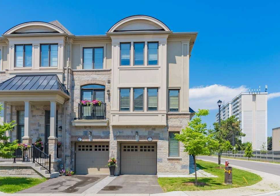 561-mermaid-crescent-mississauga-ontario-w4515464