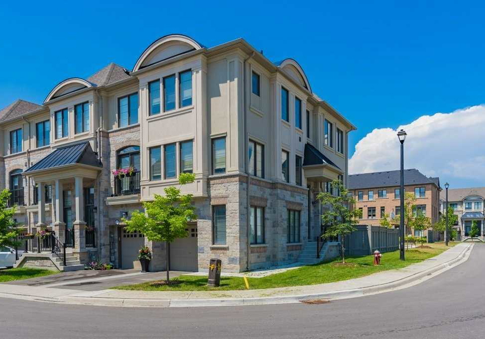561-mermaid-crescent-mississauga-ontario-w4515464