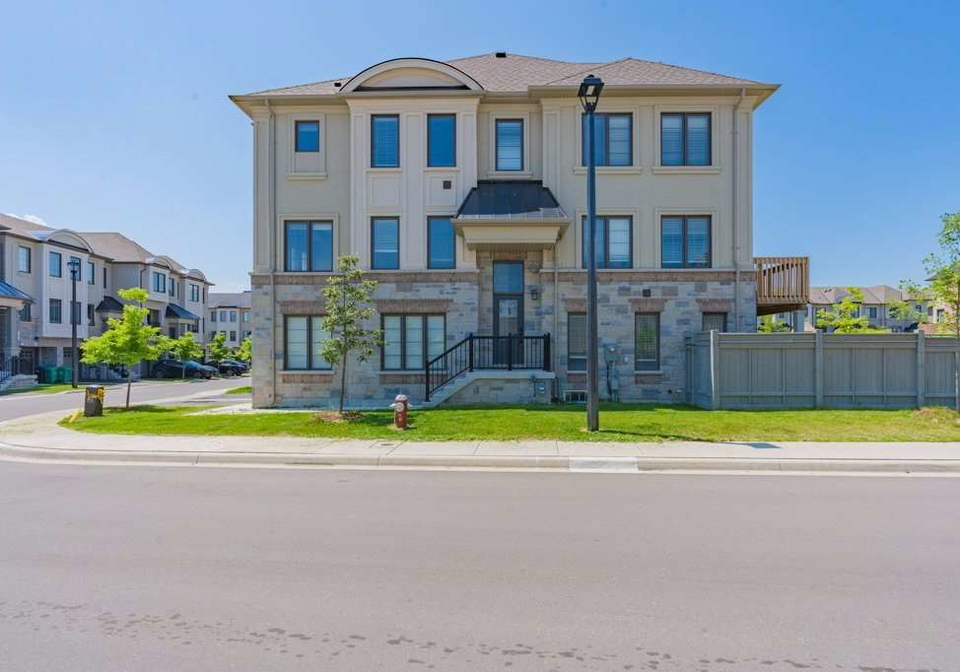 561-mermaid-crescent-mississauga-ontario-w4515464