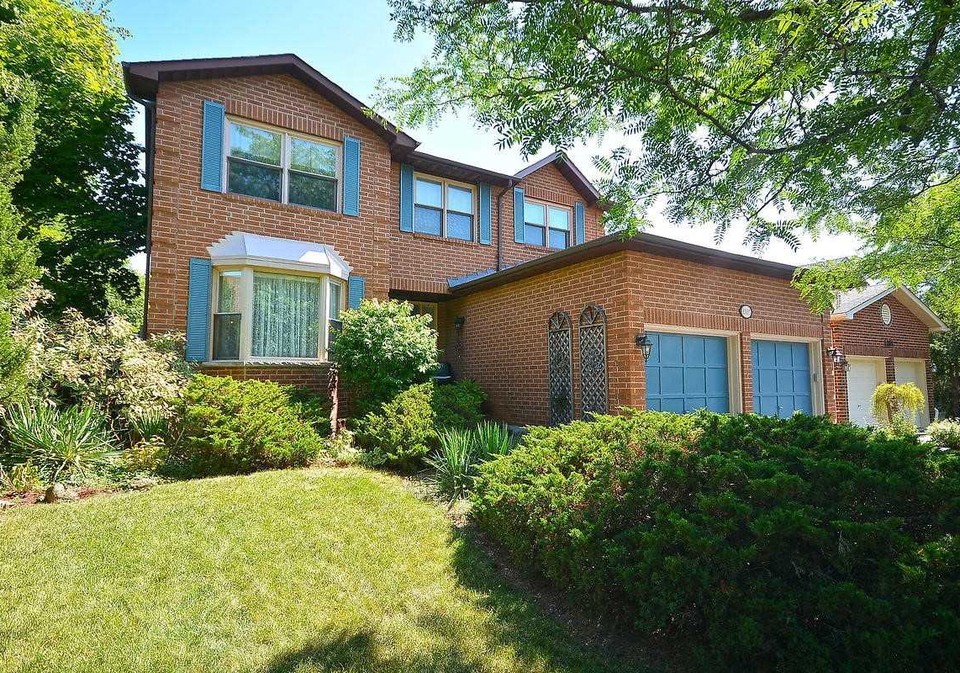 1165-painted-post-court-oakville-ontario-w4582638
