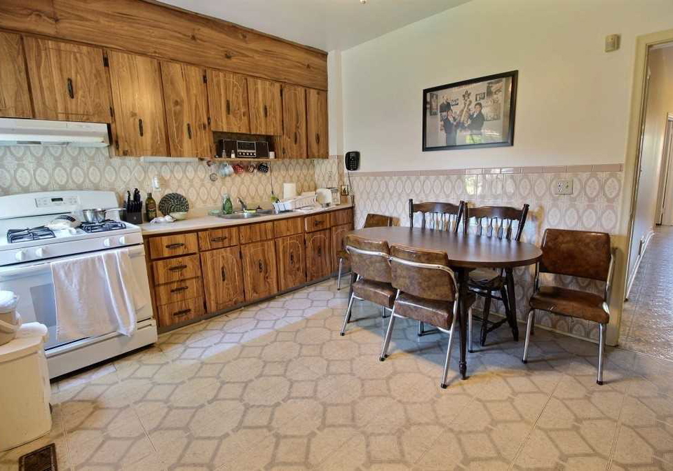 1164a-dufferin-street-toronto-ontario-w4796891