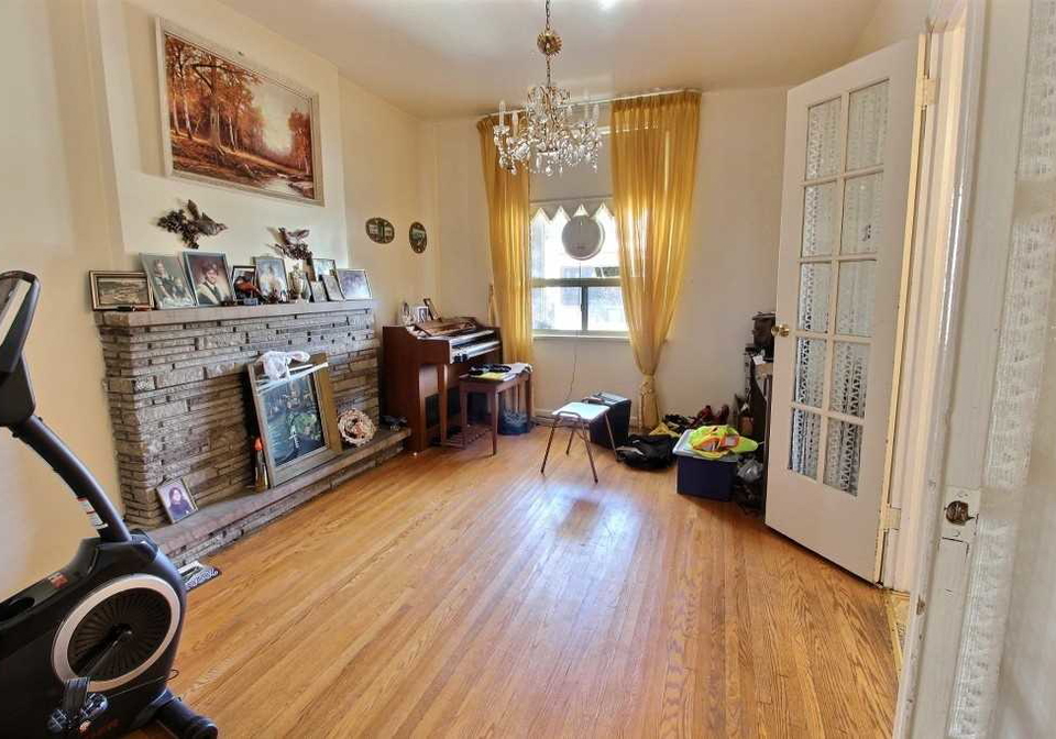 1164a-dufferin-street-toronto-ontario-w4796891