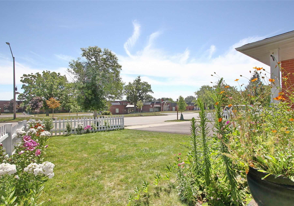 1023-mcbride-avenue-mississauga-ontario-w4854049