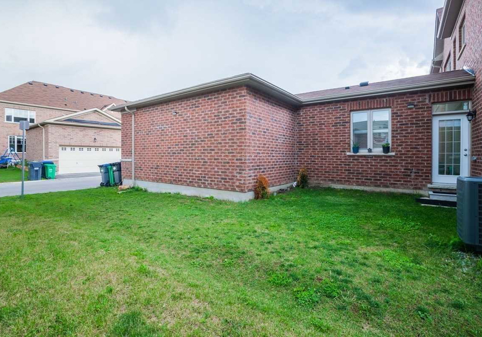 18-primo-road-brampton-ontario-w4885077