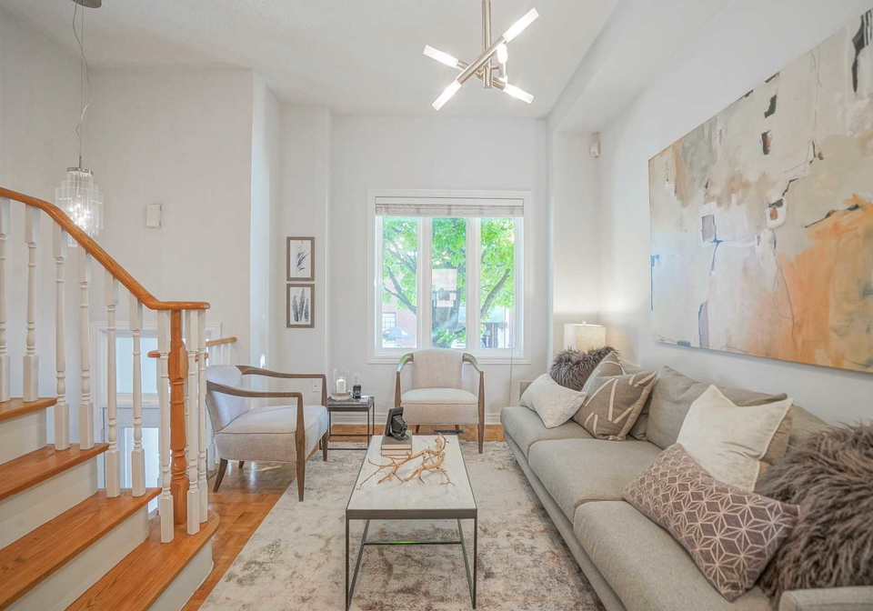 16-lightbourn-avenue-toronto-ontario-w4945057