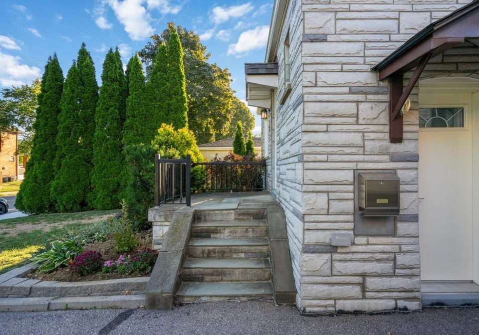 33-juliet-crescent-toronto-ontario-w4976807
