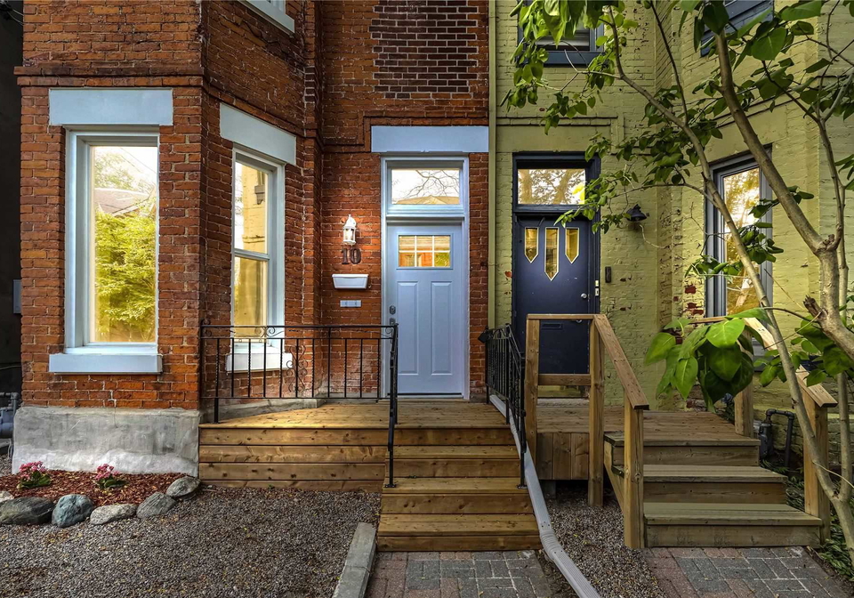 10-earnbridge-street-toronto-ontario-w5000256