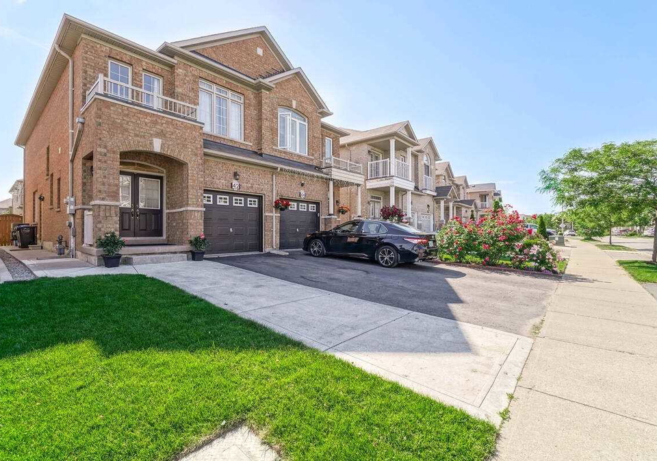 42-crystalview-crescent-brampton-ontario-w5296357