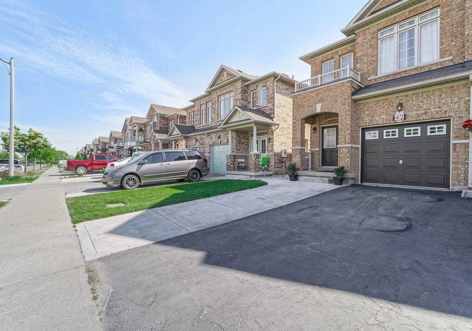 42-crystalview-crescent-brampton-ontario-w5296357
