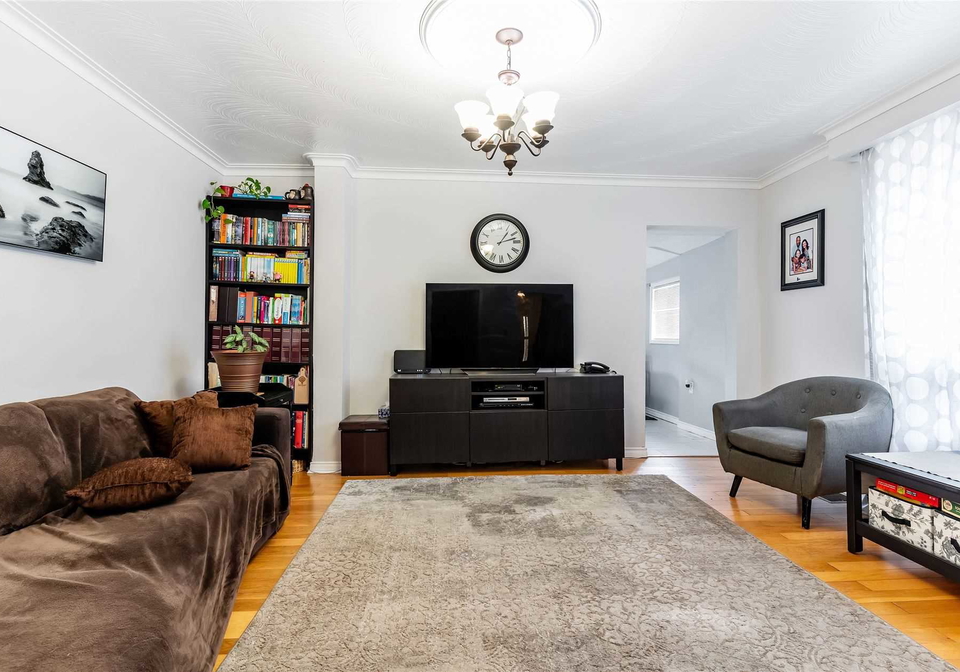21-batavia-avenue-toronto-ontario-w5387456